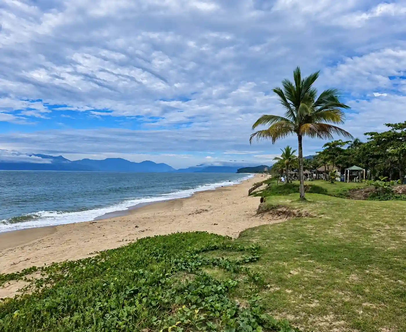 Massaguaçu Beach shoreline and horizon